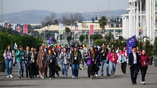 Участники Всемирного фестиваля молодежи на федеральной территории Сириус. 1 марта 2024