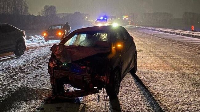 Место ДТП с участием легковых автомобилей в Ленинск-Кузнецком округе в Кемеровской области