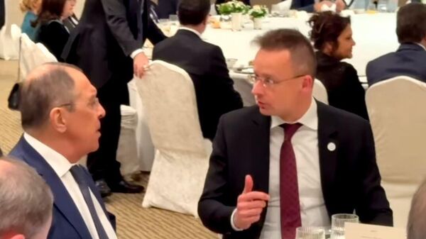Кадр видеозаписи разговора глав МИД России и Венгрии на Дипломатическом форуме в Анталье