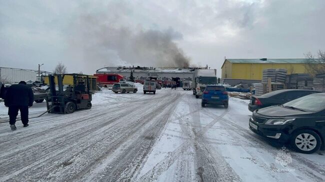 Пожар на складе на улице Полигонная в Красноярске