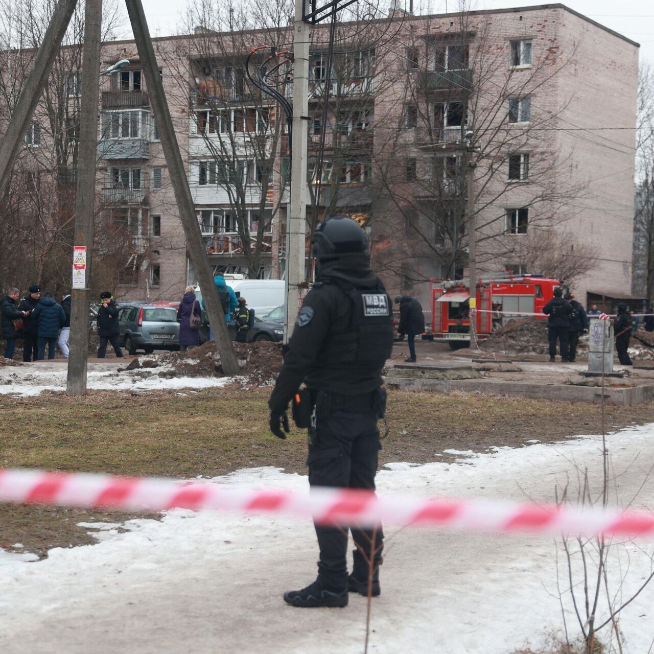 Шесть человек обратились к медикам после падения беспилотника в Петербурге  - РИА Новости, 02.03.2024