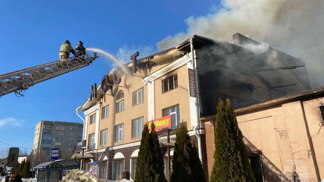 Место пожара в торговом центре в Кузнецке Пензенской области. 2 марта 2024