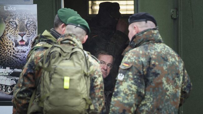 Министр обороны Германии Борис Писториус на полигоне немецких вооруженных сил Бундесвера