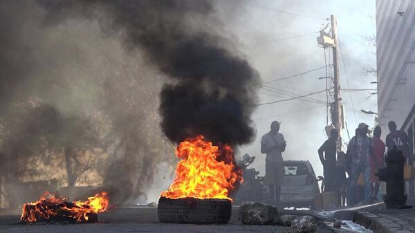 Беспорядки возле тюрьмы в столице Гаити Порт-о-Пренсе