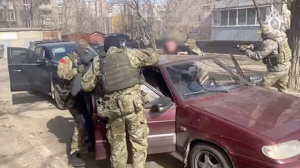 Задержание гражданина Украины в Луганске за финансирование запрещенного в России Азова*