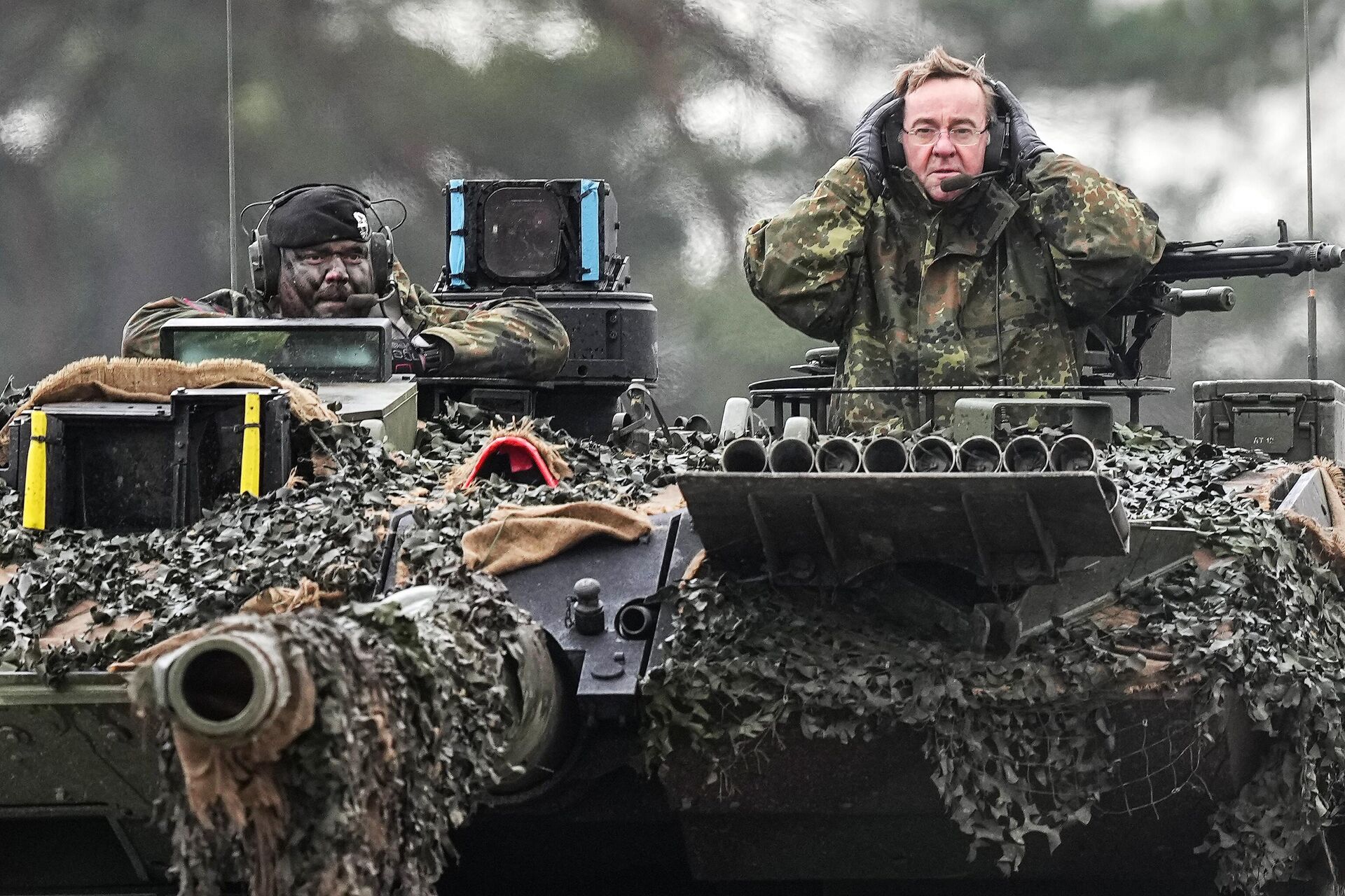 Министр обороны Германии Борис Писториус на танке Leopard 2 Министр обороны Германии Борис Писториус на танке Leopard 2 - РИА Новости, 1920, 14.08.2025