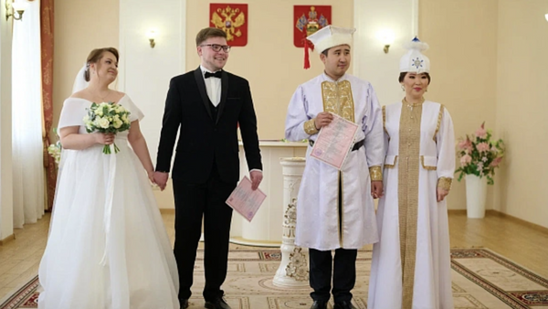 Торжественная церемония бракосочетания для участников Всемирного фестиваля молодежи в ЗАГС Адлерского района