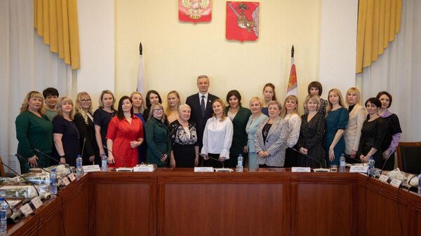 Председатель Законодательного Собрания Вологодской области Андрей Луценко на торжественном приеме женщин-волонтеров
