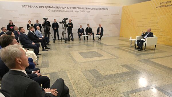 Президент РФ Владимир Путин во время встречи с представителями агропромышленного комплекса в Ставрополе. 5 марта 2024
