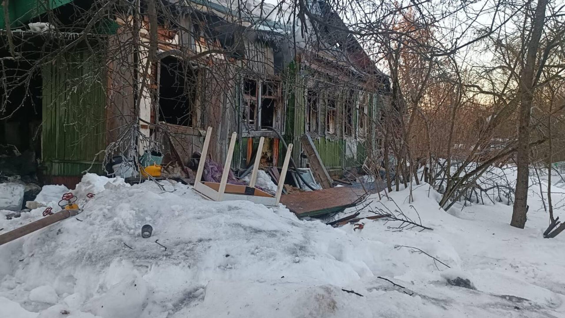 На северо-западе Москвы загорелся одноэтажный дом - РИА Новости, 06.03.2024