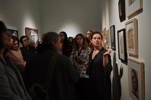 Куратор Мария Гадас проводит экскурсию по выставке Еврейский авангард. Шагал, Альтман, Штеренберг и другие в Еврейском музее и центре толерантности в Москве