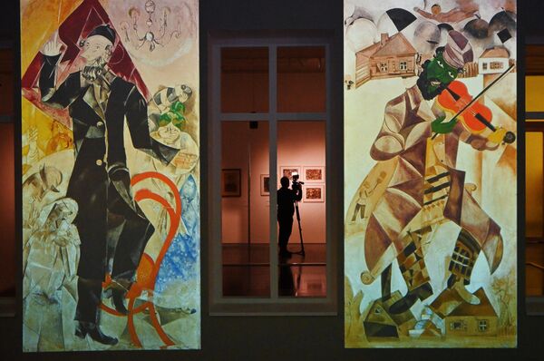 Зал Марка Шагала - часть выставки Еврейский авангард. Шагал, Альтман, Штеренберг и другие в Еврейском музее и центре толерантности в Москве
