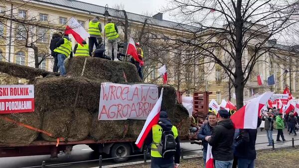 Крупная акция протеста польских фермеров в центре Варшавы