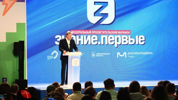 Пресс-секретарь президента РФ Дмитрий Песков выступает с лекцией в рамках Всемирного фестиваля молодежи
