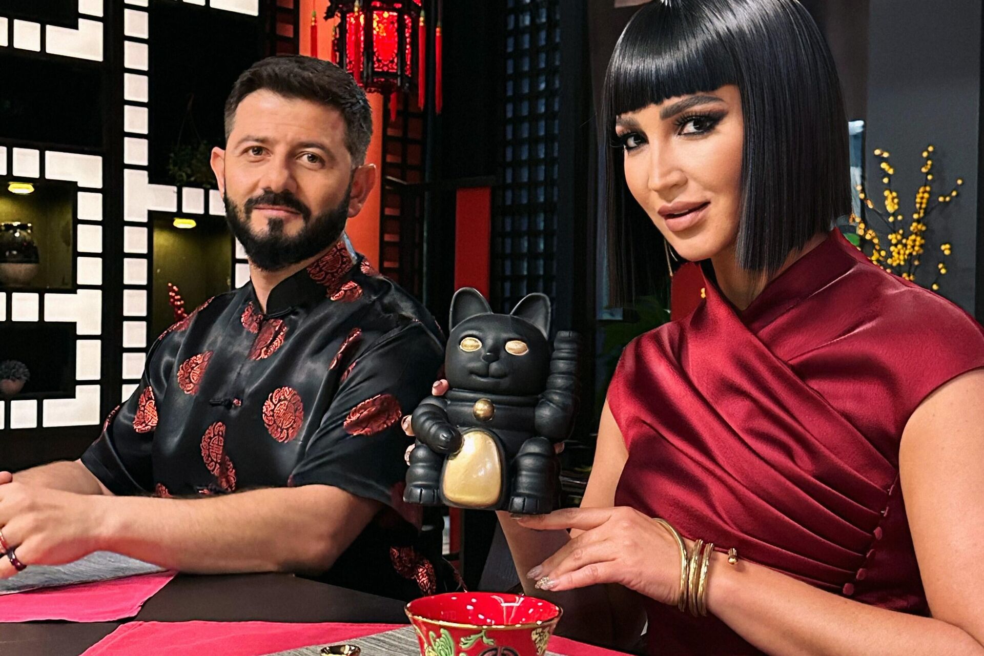 Михаил Галустян и Ольга Бузова на съемках реалити-шоу Сокровища императора Михаил Галустян и Ольга Бузова на съемках реалити-шоу Сокровища императора - РИА Новости, 1920, 18.08.2025