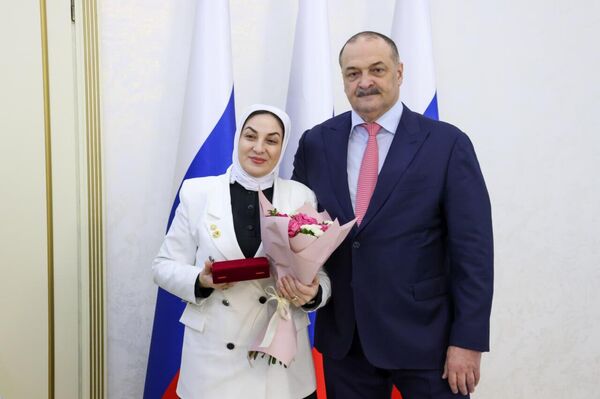 Швея из Дагестана награждена медалью имени Амет-Хана Султана за отправку гуманитарной помощи в зону СВО Швея из Дагестана награждена медалью имени Амет-Хана Султана за отправку гуманитарной помощи в зону СВО