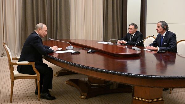 Президент Владимир Путин, гендиректор Росатома Алексей Лихачев и гендиректор МАГАТЭ Рафаэль Гросси
