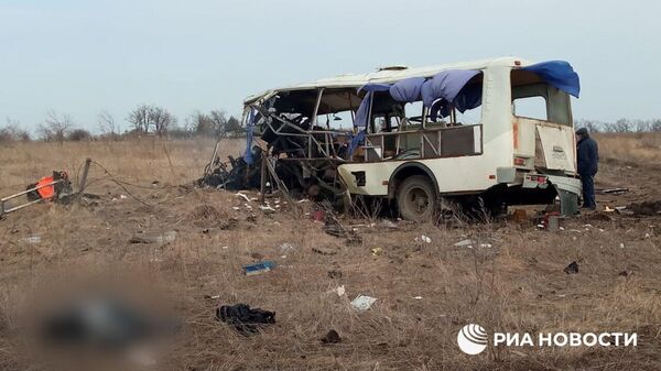 Автобус, подорвавшийся на мине под Кировском в ЛНР