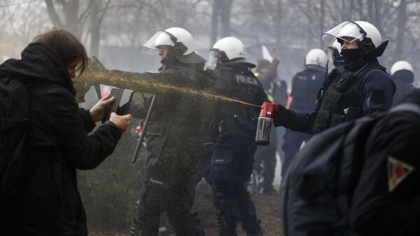 Польская полиция работает во время акции протеста фермеров в Варшаве. 6 марта 2024