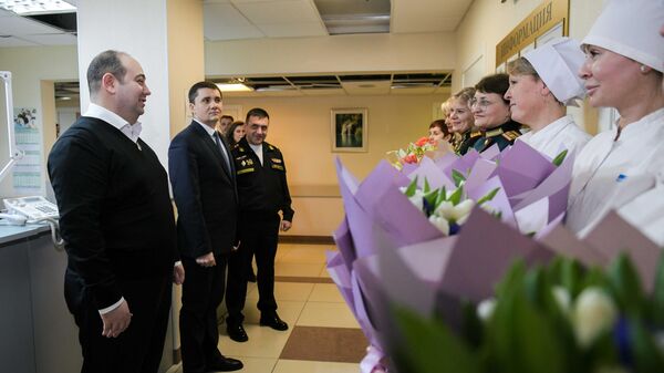 Глава Химок Дмитрий Волошин в канун 8 марта поздравил медперсонал филиала госпиталя Бурденко