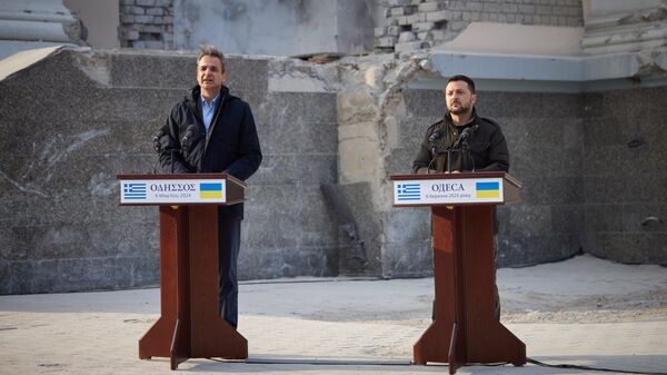 Премьер Греции Кириакос Мицотакис и президент Украины Владимир Зеленский во время пресс-конференции в Одессе