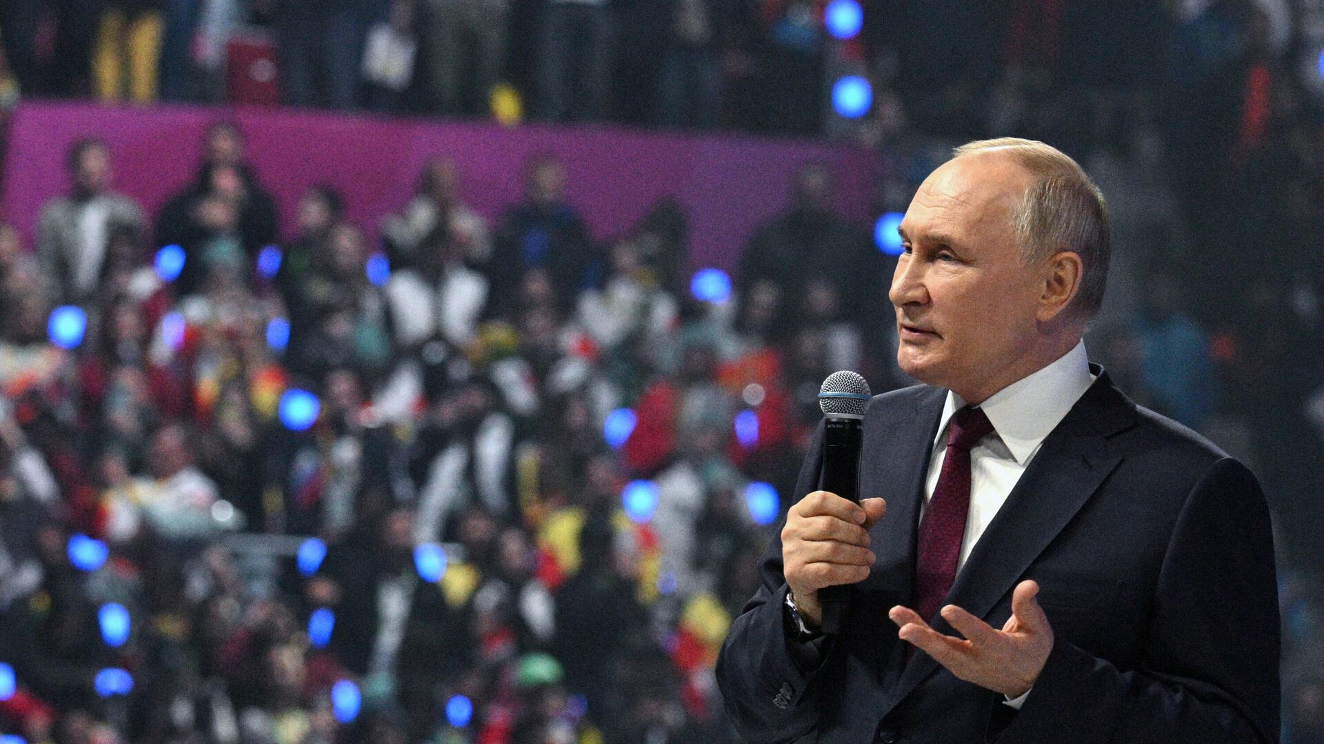 Владимир Путин посетил Всемирный фестиваль молодежи - РИА Новости, 1920, 06.03.2024