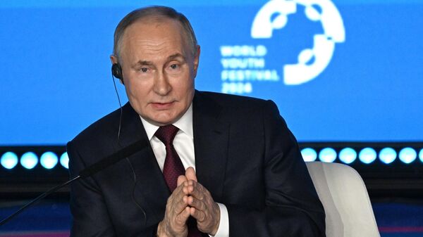 Владимир Путин посетил Всемирный фестиваль молодежи