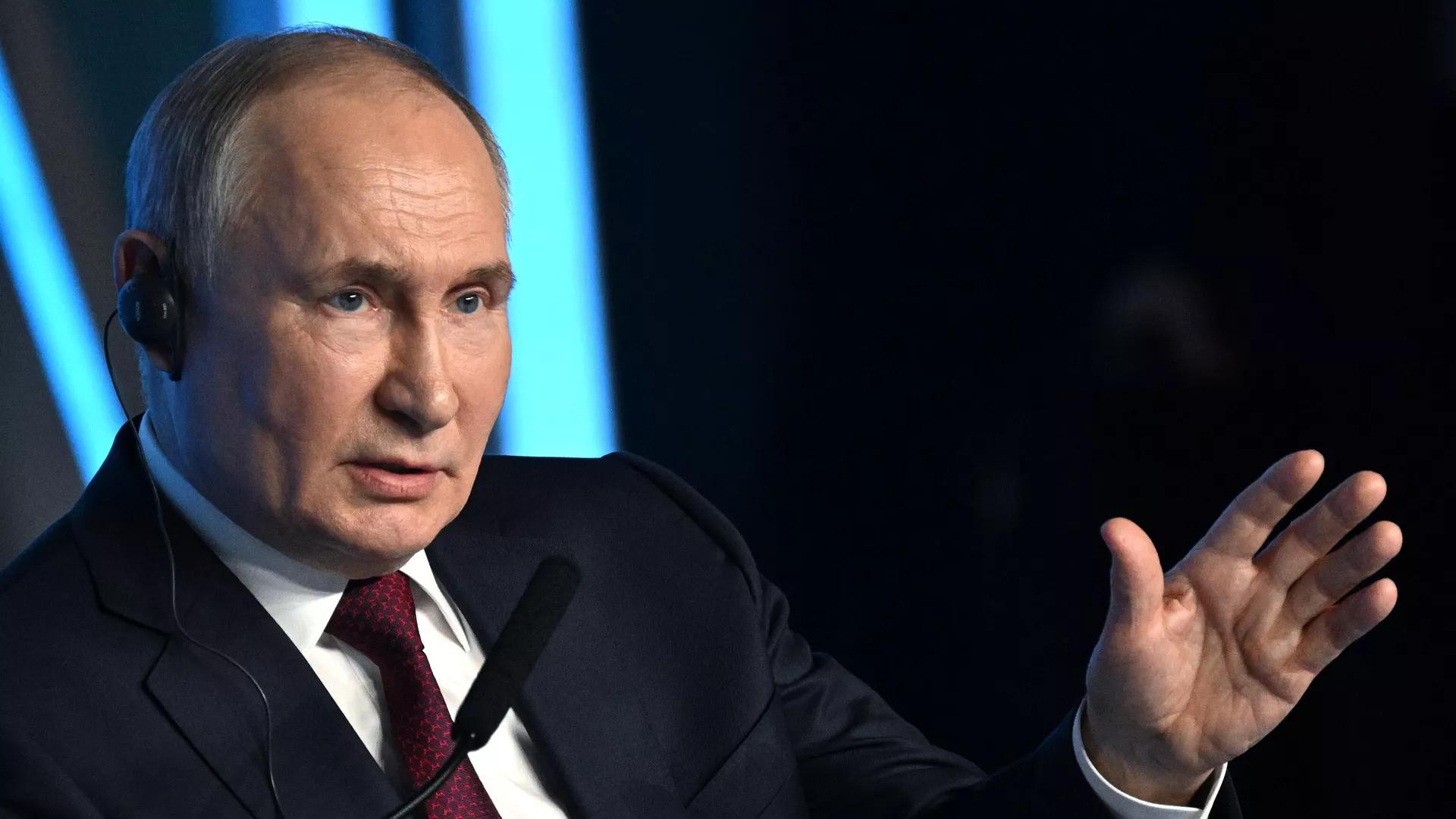 Президент РФ Владимир Путин беседует с участниками Всемирного фестиваля молодёжи на федеральной территории Сириус - РИА Новости, 1920, 06.03.2024