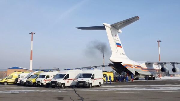 Эвакуация пострадавших на пожаре на ТЭЦ бортом Ил-76 МЧС России из Тывы в Красноярск 
