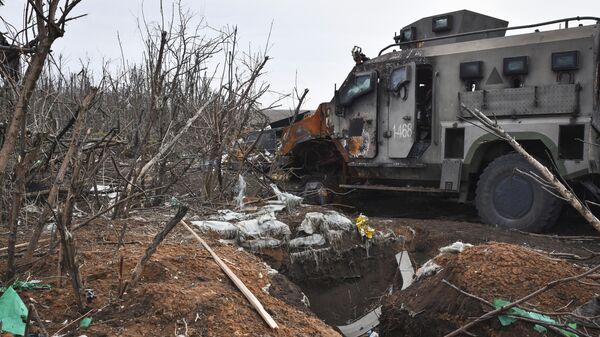 Сгоревший БТР украинской армии в Работино. Архивное фото