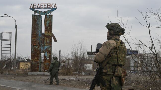 Военнослужащие Отдельной инженерной бригады Центрального военного округа (ЦВО) в Авдеевке