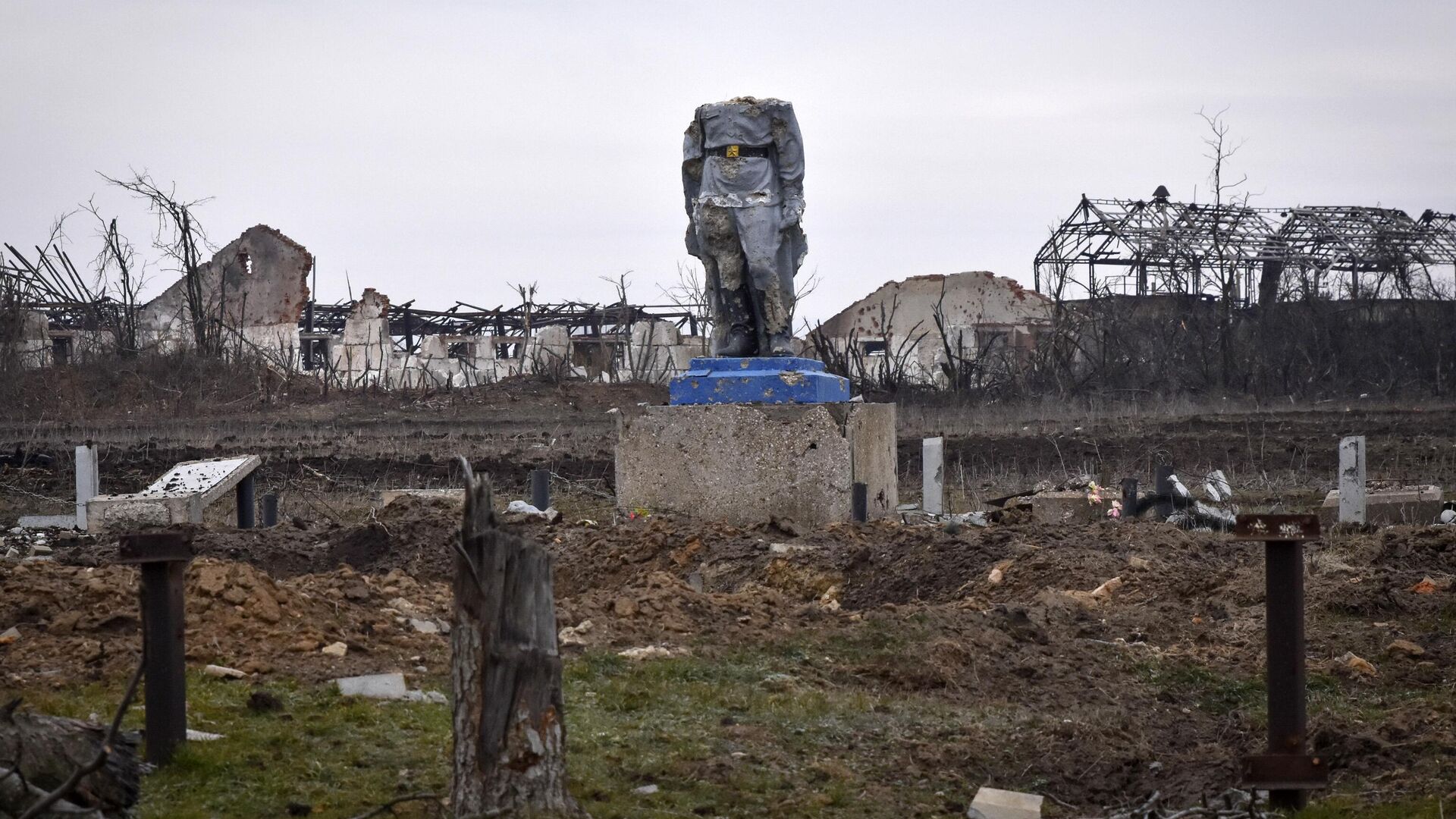 Разрушенный памятник Неизвестному Солдату в Работино - РИА Новости, 1920, 21.03.2024