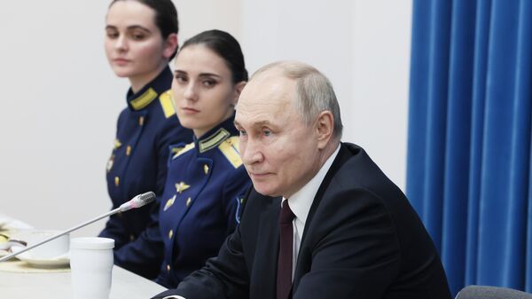 Путин выразил уверенность, что российские офицеры не подведут Родину