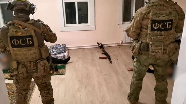 Сотрудники ФСБ во время операции по пресечению деятельности религиозно-экстремистской ячейки в Калужской области