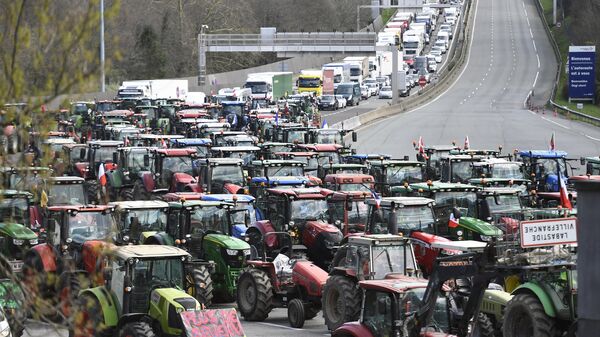 Акция протеста фермеров на границе Франции и Испании в Бириату