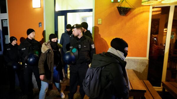 Полиция проводит обыск в берлинской квартире после задержания двух бывших участников RAF