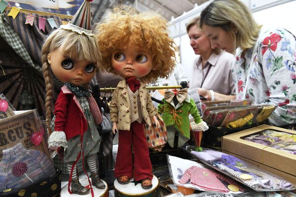 Выставка Весенний бал кукол