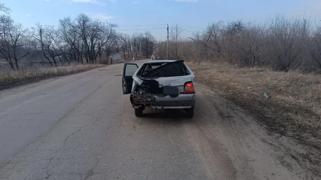 Автомобиль, поврежденный в результате атаки БПЛА в Калининском районе Горловки. 9 марта 2024