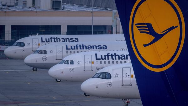 Самолеты Lufthansa в аэропорту Франкфурта в Германии