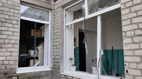 Здание школы, поврежденное в результате атаки БПЛА в поселке Красный Партизан. 9 марта 2024