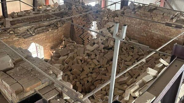 Место обрушения кирпичной печи на заводе по производству стеклянных бутылок в армянском городе Абовяне. 9 марта 2024