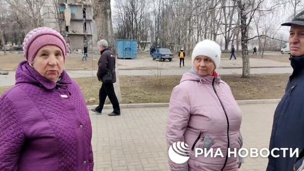 Повреждения домов в Донецке в результате ночных ударов из РСЗО