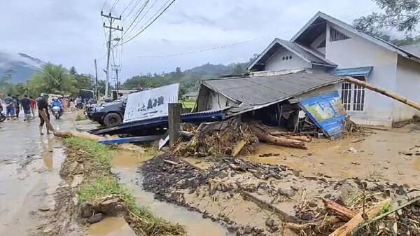 Последствия наводнения в Суматре, Индонезия