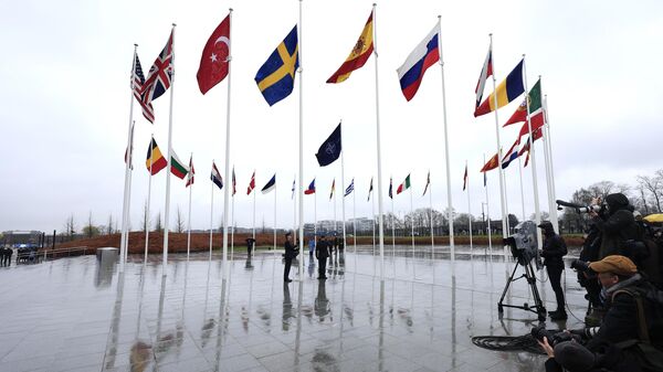 Торжественная церемония поднятия национального флага Швеции в штаб-квартире НАТО в Брюсселе. Архивное фото