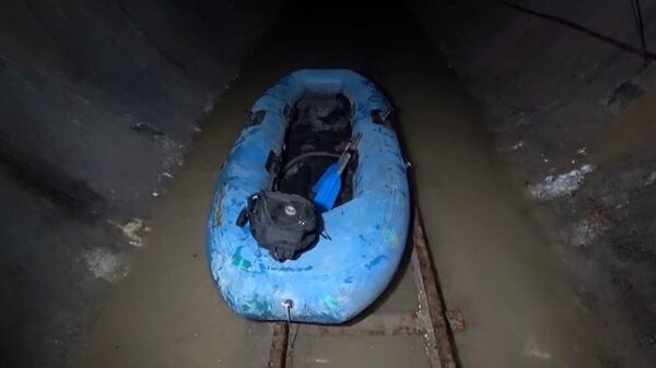 Каноэ в тоннеле недостроенной станции метро в Омске