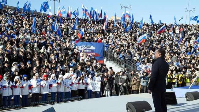 Заместитель председателя Совета безопасности РФ Дмитрий Медведев выступает на митинге-концерте солидарности партийцев и сторонников Всероссийской политической партии Единая Россия в Волгограде