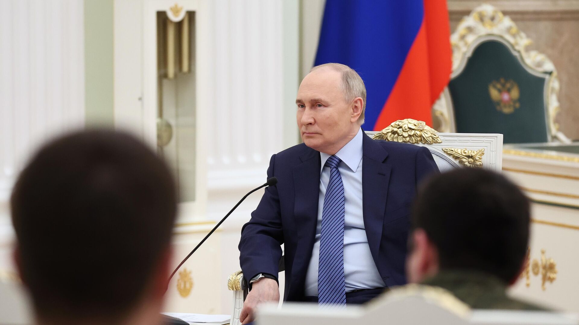 Владимир Путин встречается с победителями конкурса управленцев Лидеры России1