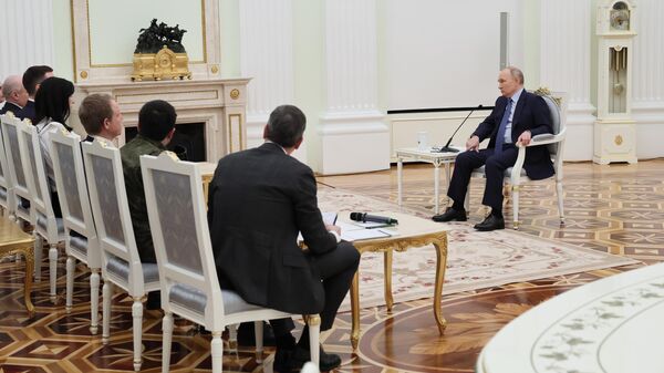 Президент РФ Владимир Путин встречается с победителями конкурса управленцев Лидеры России. Архивное фото
