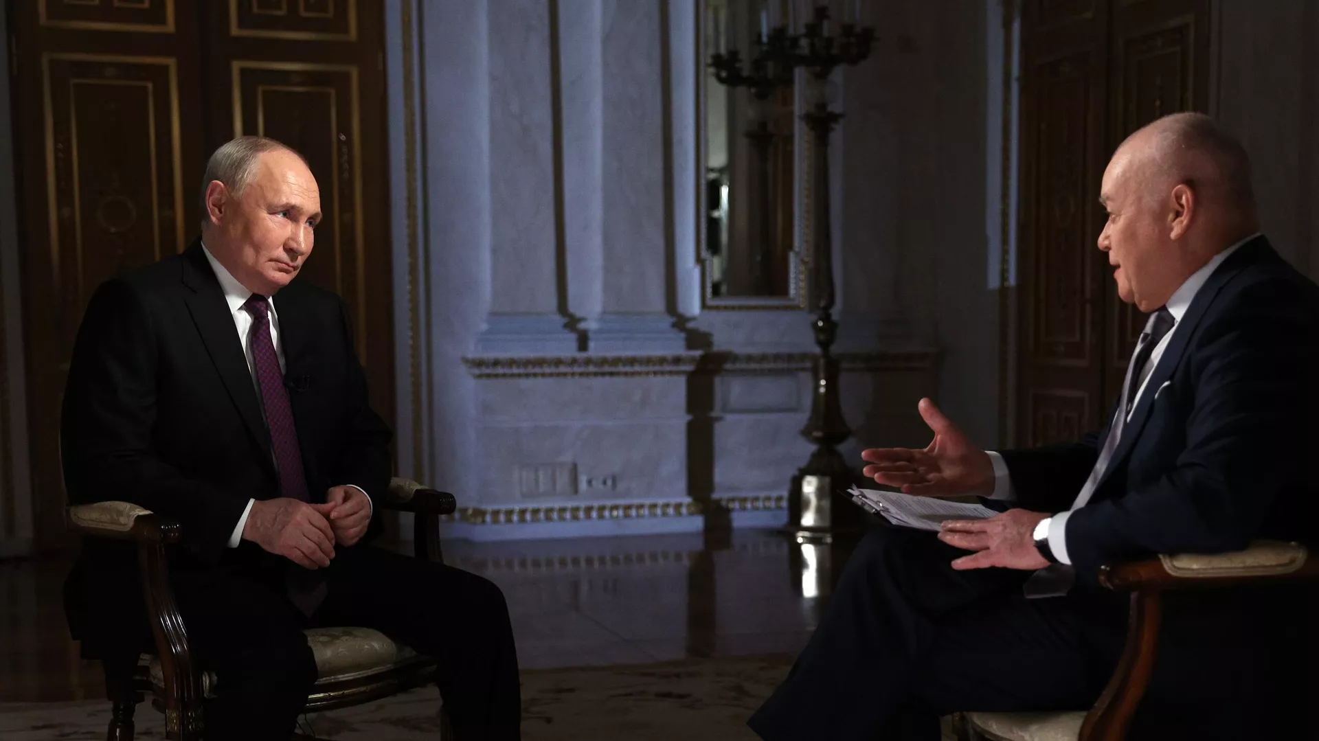 Президент РФ Владимир Путин во время интервью генеральному директору медиагруппы Россия сегодня Дмитрию Киселеву в Москве - РИА Новости, 1920, 13.03.2024