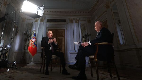 Президент РФ Владимир Путин во время интервью генеральному директору медиагруппы Россия сегодня Дмитрию Киселеву в Москве. 12 марта 2024